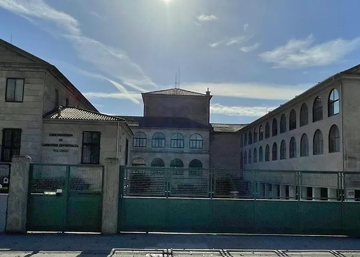 Casa Diocesana Via Lucis 招待所 2*